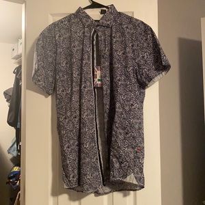 Men’s paisley dress shirt